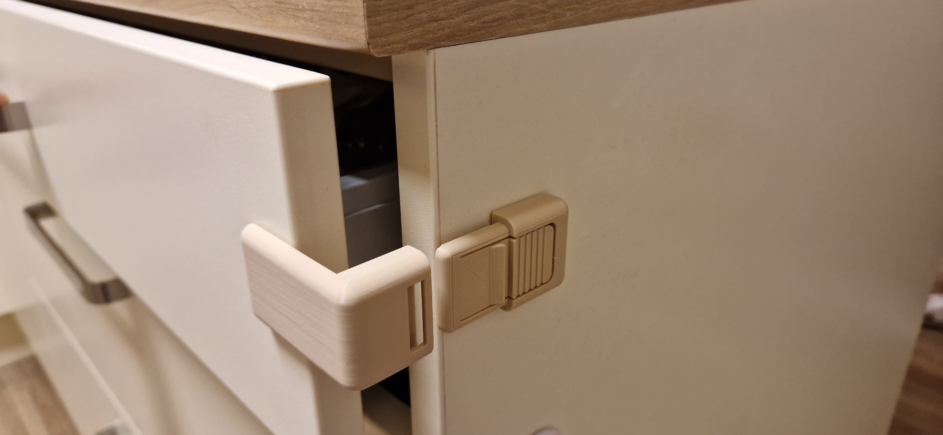 SafeLock™ Barnesikring – 5 stk (Enkel montering, uten verktøy)